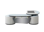 Le bureau Alpha Executive est un chef-d'œuvre du design de bureau moderne. Son plateau spacieux et ses espaces de rangement intégrés lui confèrent une forme élégante et minimaliste, idéale pour les dirigeants d'aujourd'hui.