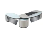 Le bureau Alpha Executive est un chef-d'œuvre du design de bureau moderne. Son plateau spacieux et ses espaces de rangement intégrés lui confèrent une forme élégante et minimaliste, idéale pour les dirigeants d'aujourd'hui.