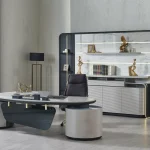Zestaw Alpha Office definiuje nowoczesne przywództwo. Duże biurko dyrektorskie w połączeniu z wysokiej jakości zestawem mebli wypoczynkowych oferuje idealne połączenie mocy i profesjonalnego komfortu.