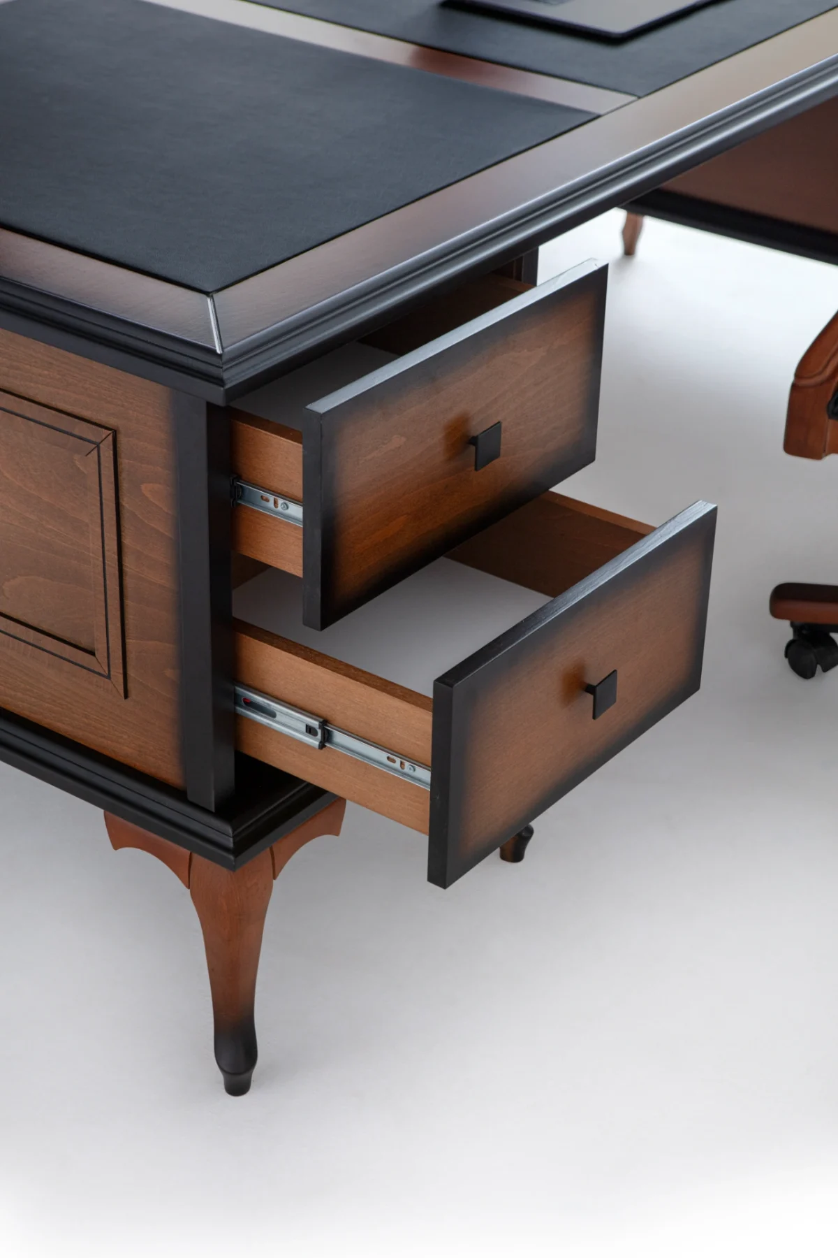 Het Beatrice directiebureau is een toonbeeld van kracht en elegantie.