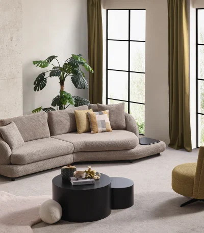 Transformeer je woonruimte met de Cloud bankenset. Deze set kenmerkt zich door organische vormen, stijlvolle bekleding en een modulair ontwerp dat zich aanpast aan jouw levensstijl en comfortwensen.
