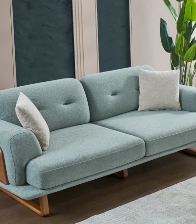 De Echo-bank combineert architectuur met de rustgevende aanraking van stof. Een tijdloos meubelstuk, ontworpen voor superieur comfort en minimalistische elegantie in uw woonkamer.