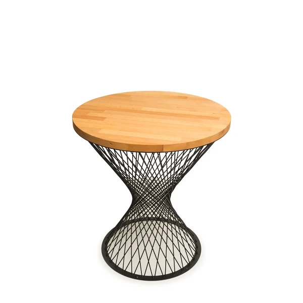 Stilski, moderan i elegantan sto za hotele, kafiće i restorane.