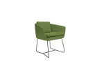 Alliance parfaite de robustesse industrielle et de style contemporain, la chaise de bureau Koda, avec son piètement haut de gamme et son revêtement spécialement conçu, offre un confort optimal pour tout espace de travail moderne ou bureau de direction.