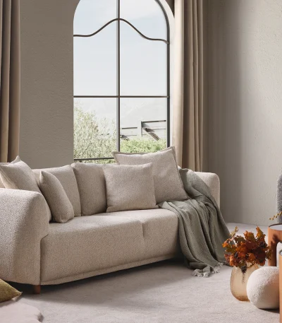 Ervaar het toppunt van modern comfort met de Lyra loungeset. Met zijn organische vormen en zeer duurzame stof is deze set ontworpen voor stijlvolle Europese interieurs.