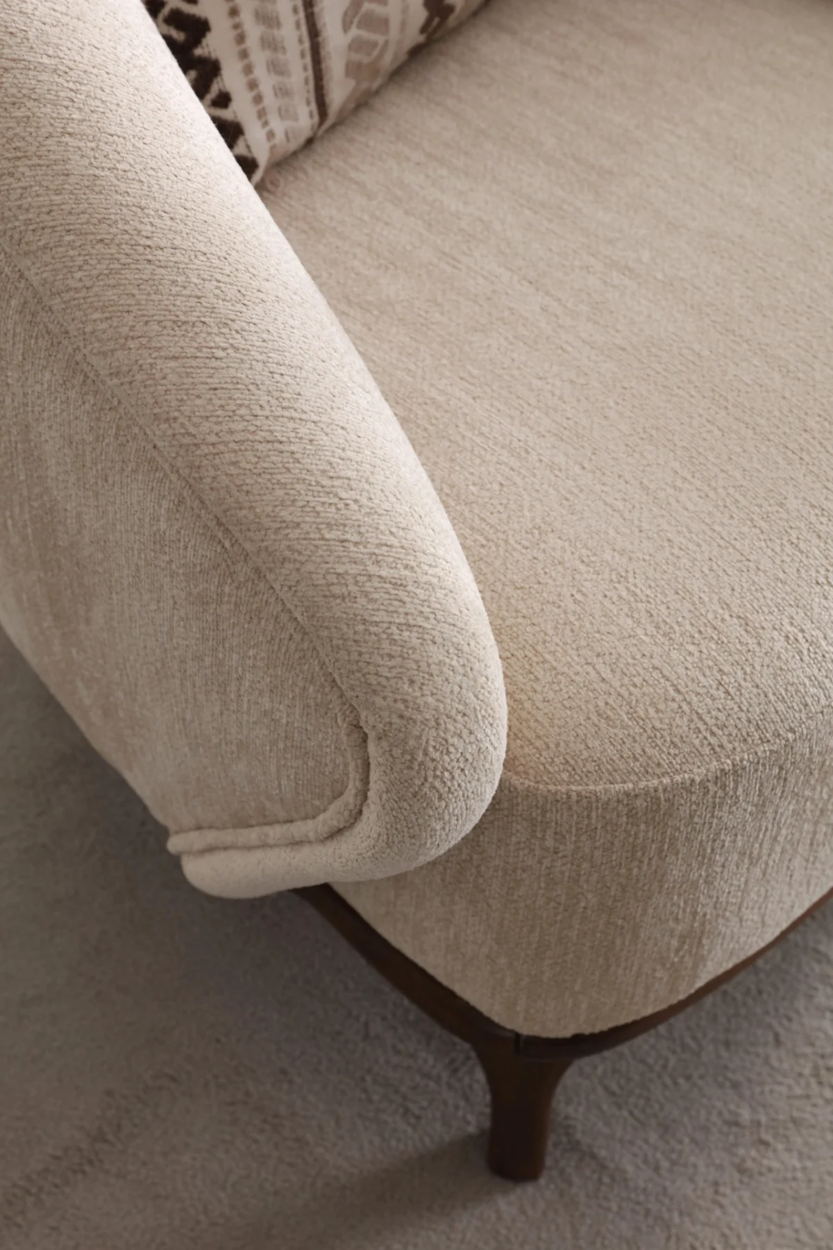 The Noa Armchair is a masterpiece of comfortable minimalism. With its soft-textured fabric and elegant base, it offers the perfect corner to relax.