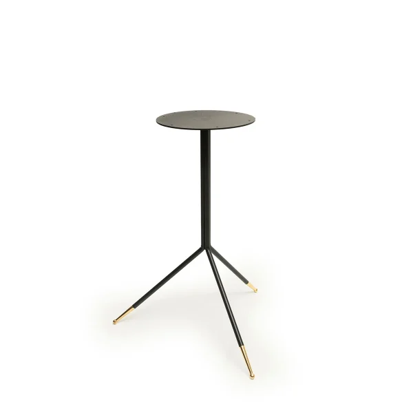 Stylish, modern, and elegant table leg for hotels, cafes, and restaurants.